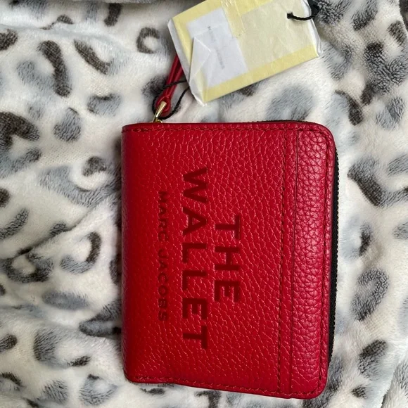 Marc Jacobs Red Key Card Holder Vibrant Leather Accessory - Picture 1 of 6